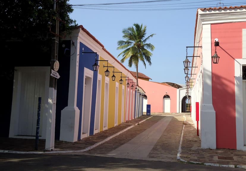Casas de Carne de Sol e Maria-Isabel