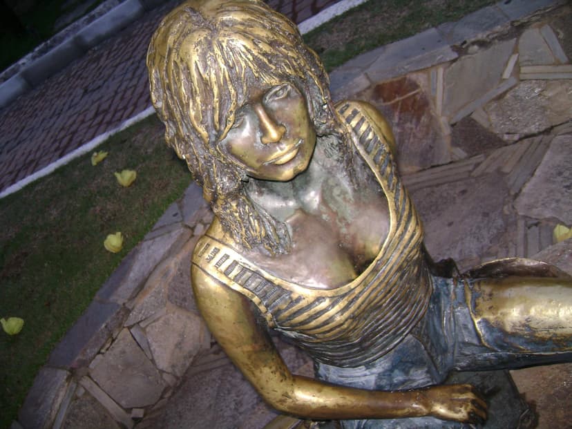 Orla Bardot e Estátua de Brigitte Bardot