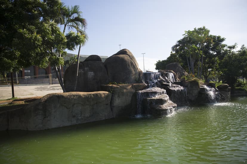 Cascata da Praça dos Girassóis